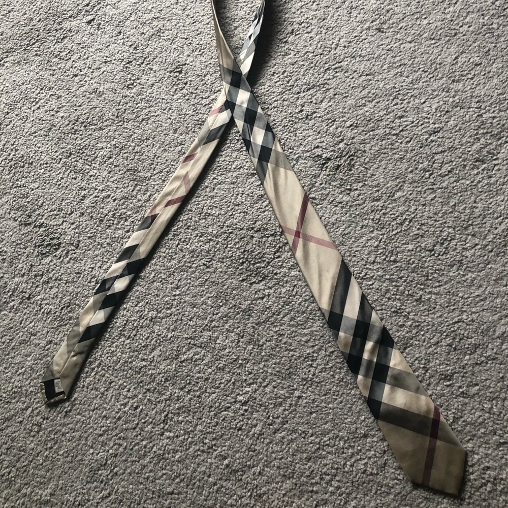Burberry Men’s Classic Cut Check Tie - Authentic -